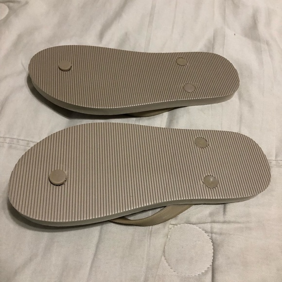 Old Navy Tan flip flops Sandals NWOT size 7/8 - Picture 5 of 6